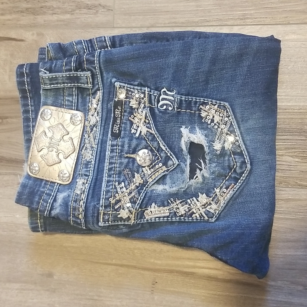 Miss Me, 28 mid-rise boot cut